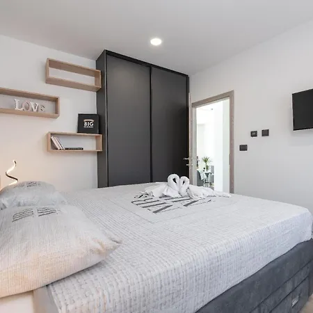 Holiday home Mit Privatpool Fuer 6 Personen Ca 150 Qm In Zupanici, Istrien Binnenland Von Istrien *