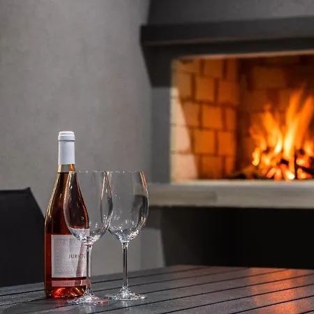 Mit Privatpool Fuer 6 Personen Ca 150 Qm In Zupanici, Istrien Binnenland Von Istrien Holiday home *