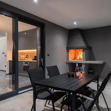 Mit Privatpool Fuer 6 Personen Ca 150 Qm In Zupanici, Istrien Binnenland Von Istrien Holiday home *