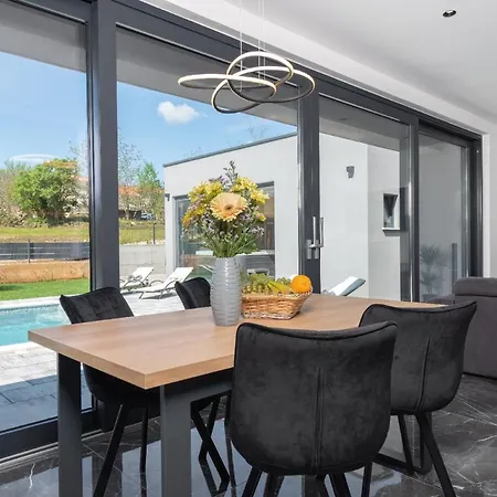 Casa vacanze Mit Privatpool Fuer 6 Personen Ca 150 Qm In Zupanici, Istrien Binnenland Von Istrien
