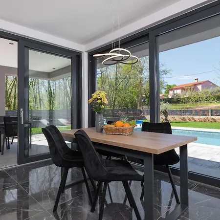 Mit Privatpool Fuer 6 Personen Ca 150 Qm In Zupanici, Istrien Binnenland Von Istrien Holiday home Cubanici