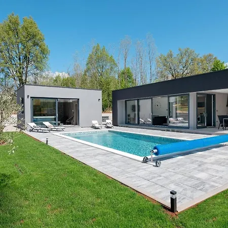 Mit Privatpool Fuer 6 Personen Ca 150 Qm In Zupanici, Istrien Binnenland Von Istrien